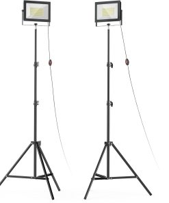 LIVOWALNY Lot de 2 projecteurs LED avec trépied – 100 W, 11 000 lumens, étanche IP65, tête réglable – Lampe de travail portable pour extérieur, camping et atelier (2 pièces)