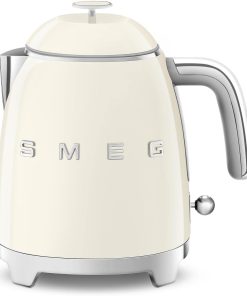 Smeg, Petite Bouilloire Électrique KLF05CREU 0,8 L, Filtre Inox, Arrêt Automatique de Sécurité, Indicateur de Niveau d'Eau, Base Antidérapante et Range Cordon Intégré, Puissance 1400W, Crème